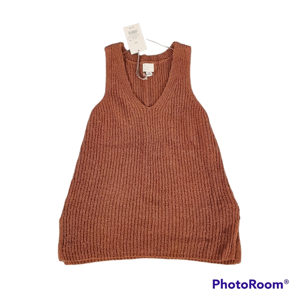 A New Day V-Neck Loose Weave Knit Tank Top XS